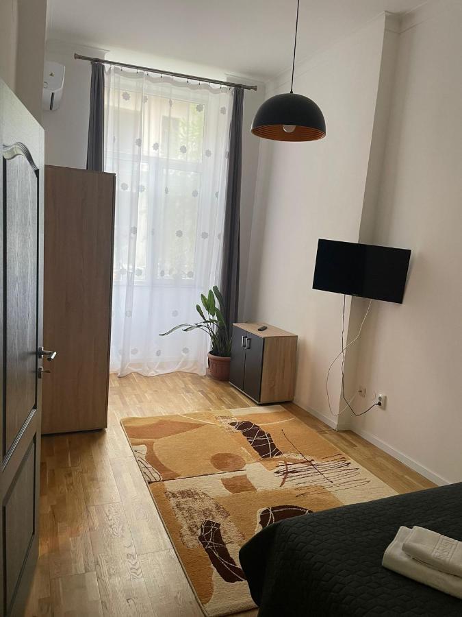 Central Apartment With 2 Bedrooms And 2 Bathrooms Oradea Exteriér fotografie